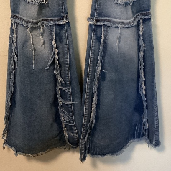 Almost Famous Women’s frayed‎ distressed bell bottom hippie boho jeans size 11 - Picture 8 of 12